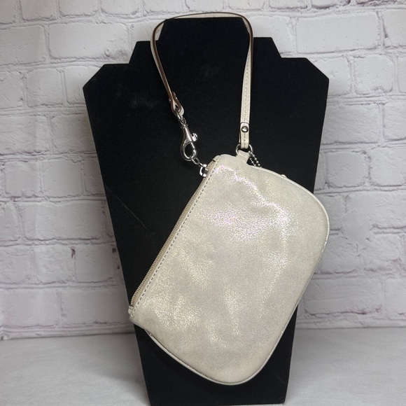Coach Pearlescent Poppy Liquid Metallic Champagne Leather Wristlet 2010 Clean - Picture 9 of 16